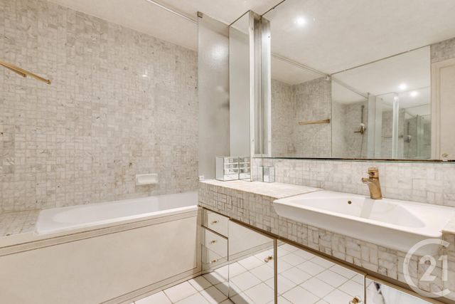 Appartement à vendre - 2 pièces - 63.0 m2 - PARIS - 75016 - ILE-DE-FRANCE - Century 21 Agence Luxembourg