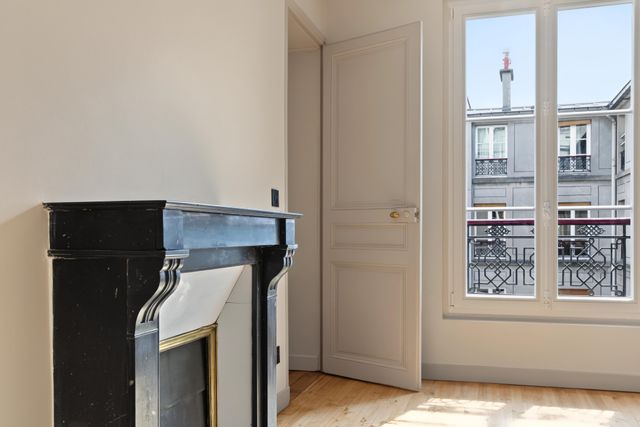 Appartement à vendre - 4 pièces - 76.0 m2 - PARIS - 75007 - ILE-DE-FRANCE - Century 21 Agence Luxembourg