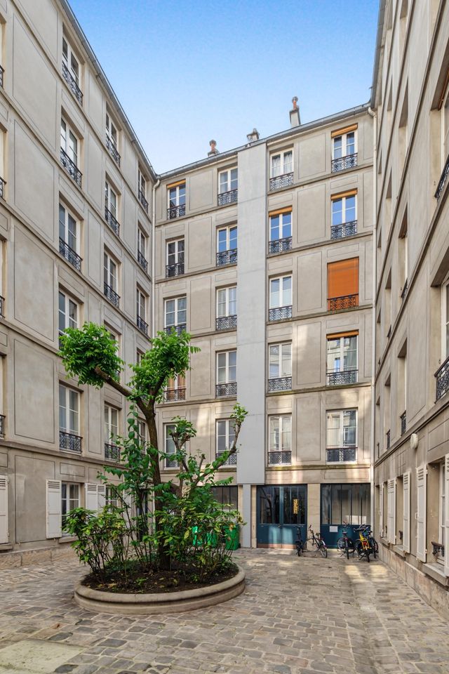 Appartement à vendre - 4 pièces - 76.0 m2 - PARIS - 75007 - ILE-DE-FRANCE - Century 21 Agence Luxembourg