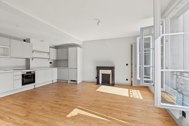 Appartement à vendre - 4 pièces - 76.0 m2 - PARIS - 75007 - ILE-DE-FRANCE - Century 21 Agence Luxembourg